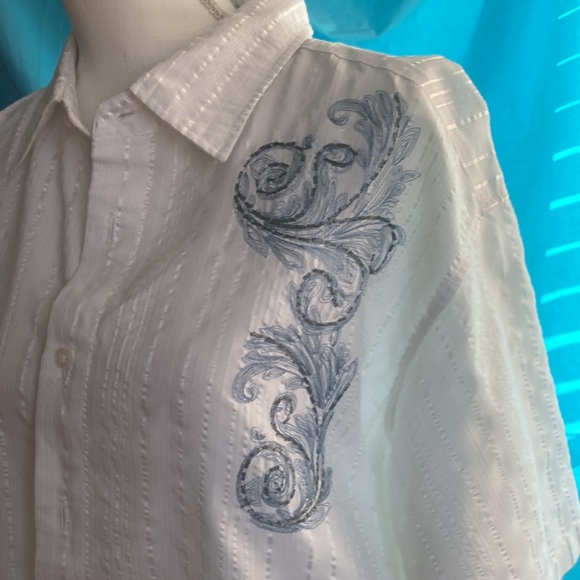 White men’s short sleeved embroidered shirt - Picture 3 of 8